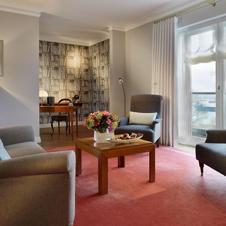 Hotel Louis C. Jacob Hamburg Bagian luar foto A suite at the Hotel de France