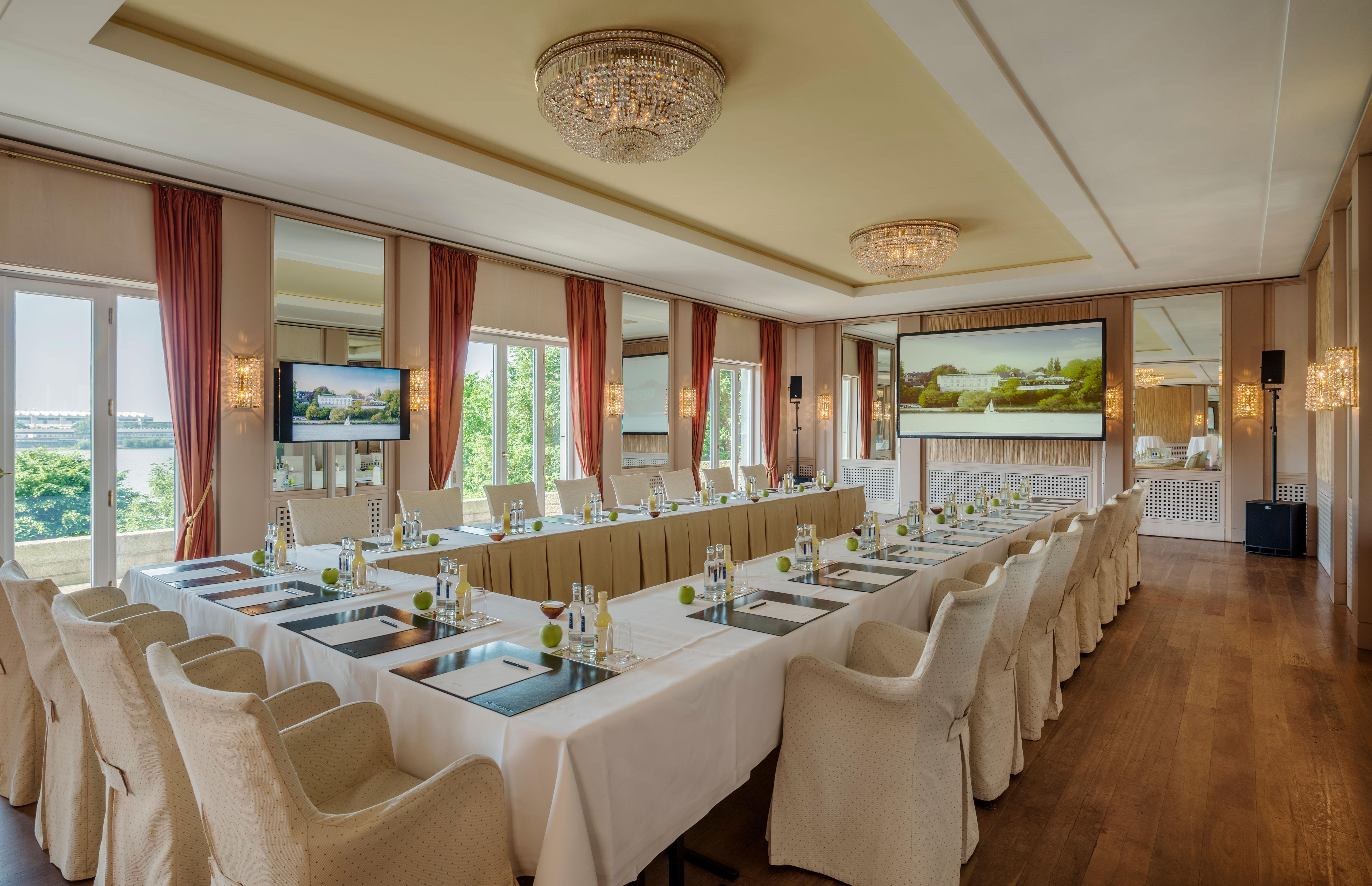 Hotel Louis C. Jacob Hamburg Bagian luar foto The meeting room