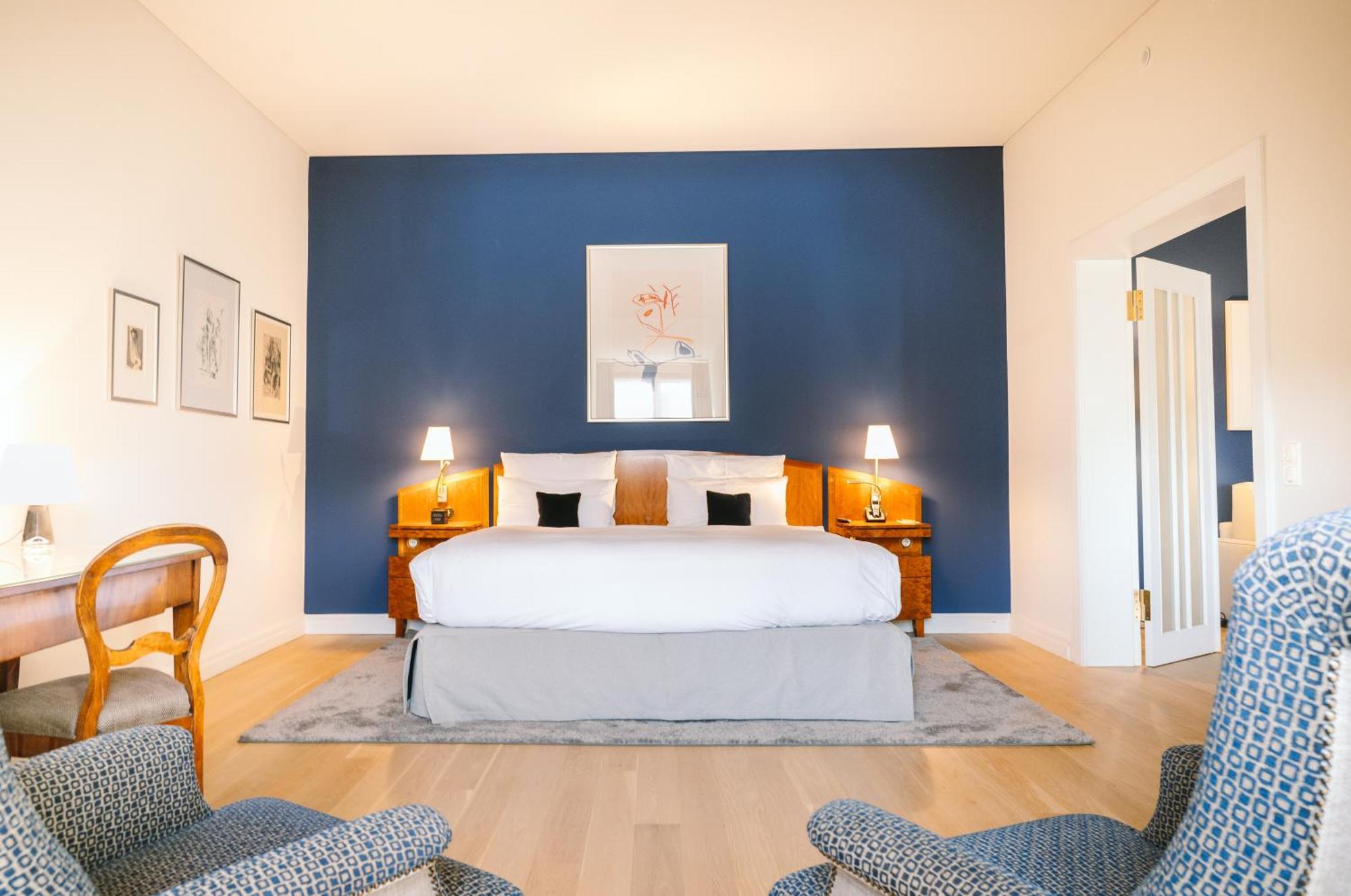 Hotel Louis C. Jacob Hamburg Bagian luar foto A bedroom at the hotel
