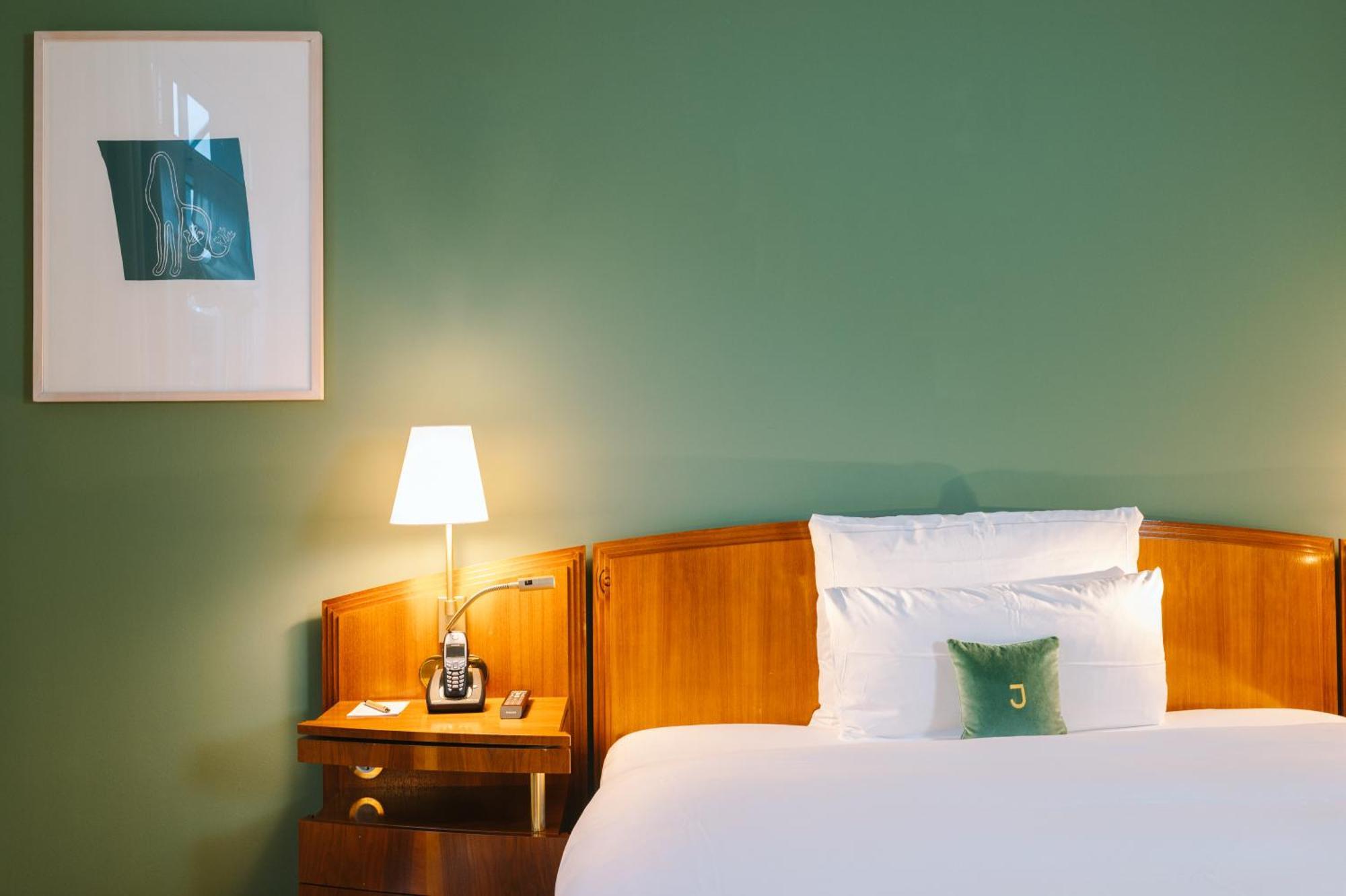 Hotel Louis C. Jacob Hamburg Bagian luar foto A room at the hotel