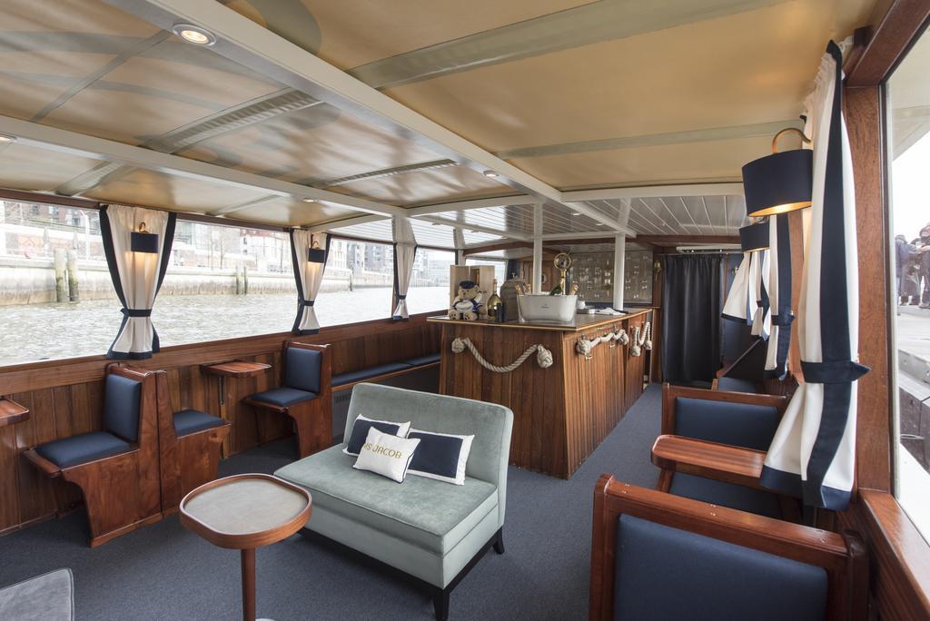Hotel Louis C. Jacob Hamburg Bagian luar foto The interior of the ship