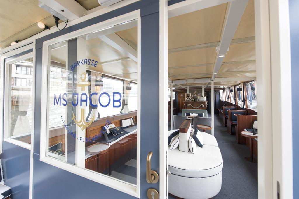 Hotel Louis C. Jacob Hamburg Bagian luar foto The bridge of MS Jacob