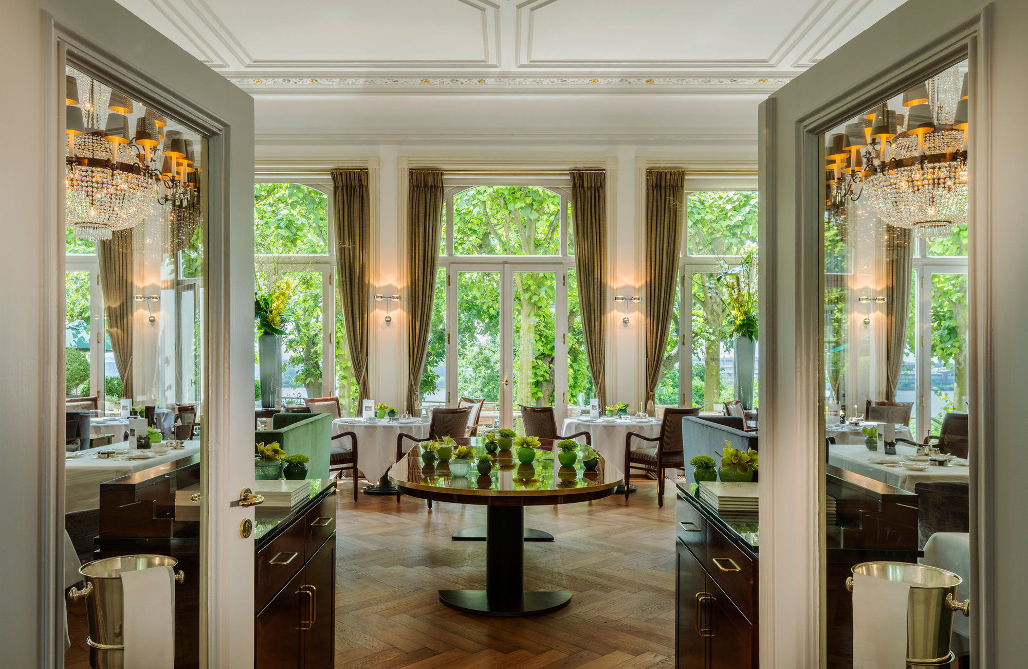 Hotel Louis C. Jacob Hamburg Restoran foto Restaurant Gartenhalle
